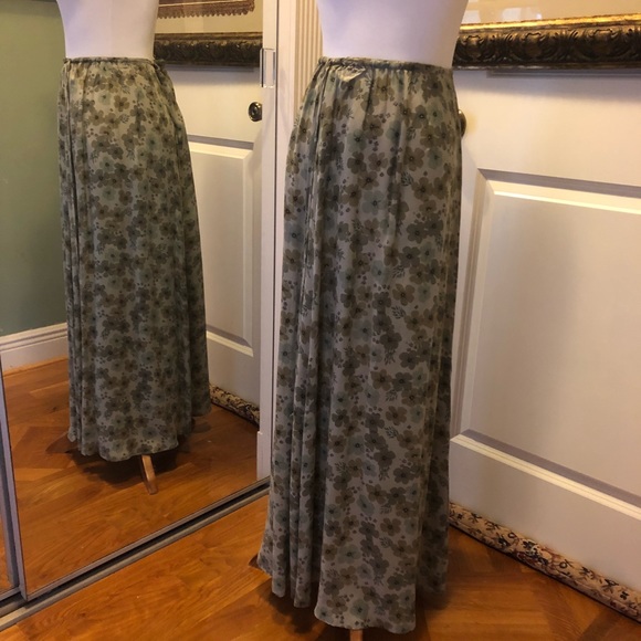 Liz Claiborne Outfit - Picture 4 of 5